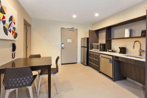 home2 suites by hilton tucson airport