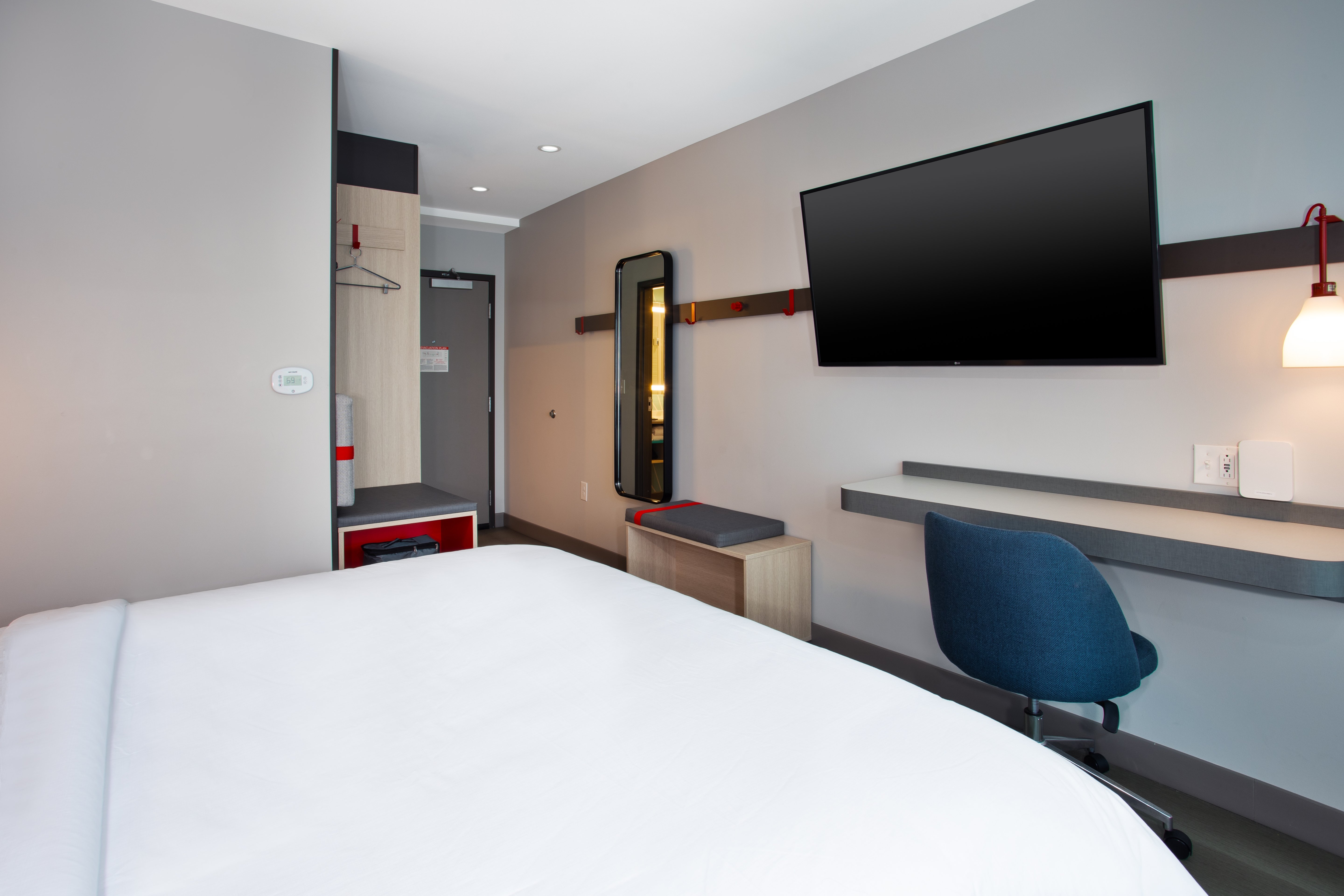 avid hotel detroit warren an ihg hotel