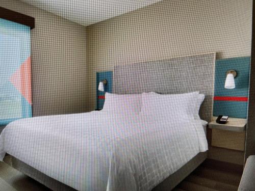 avid hotel detroit warren an ihg hotel