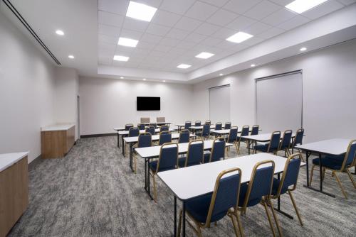 staybridge suites louisville expo center an ihg hotel