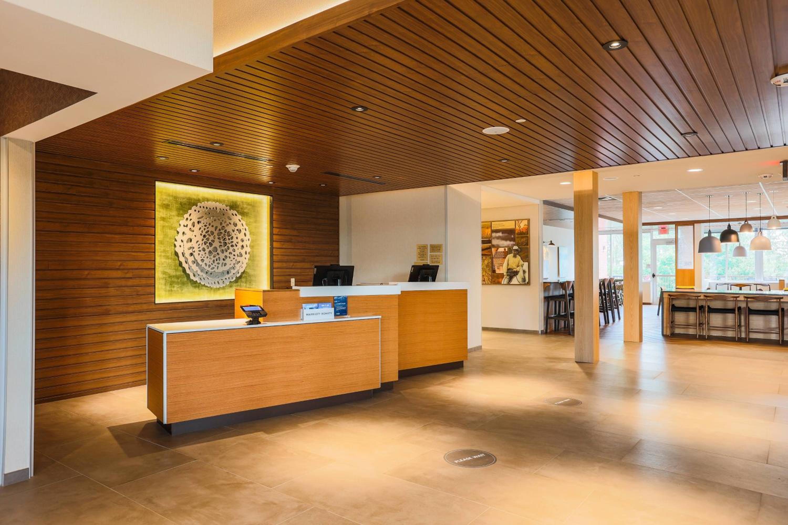 fairfield inn and suites by marriott marquette