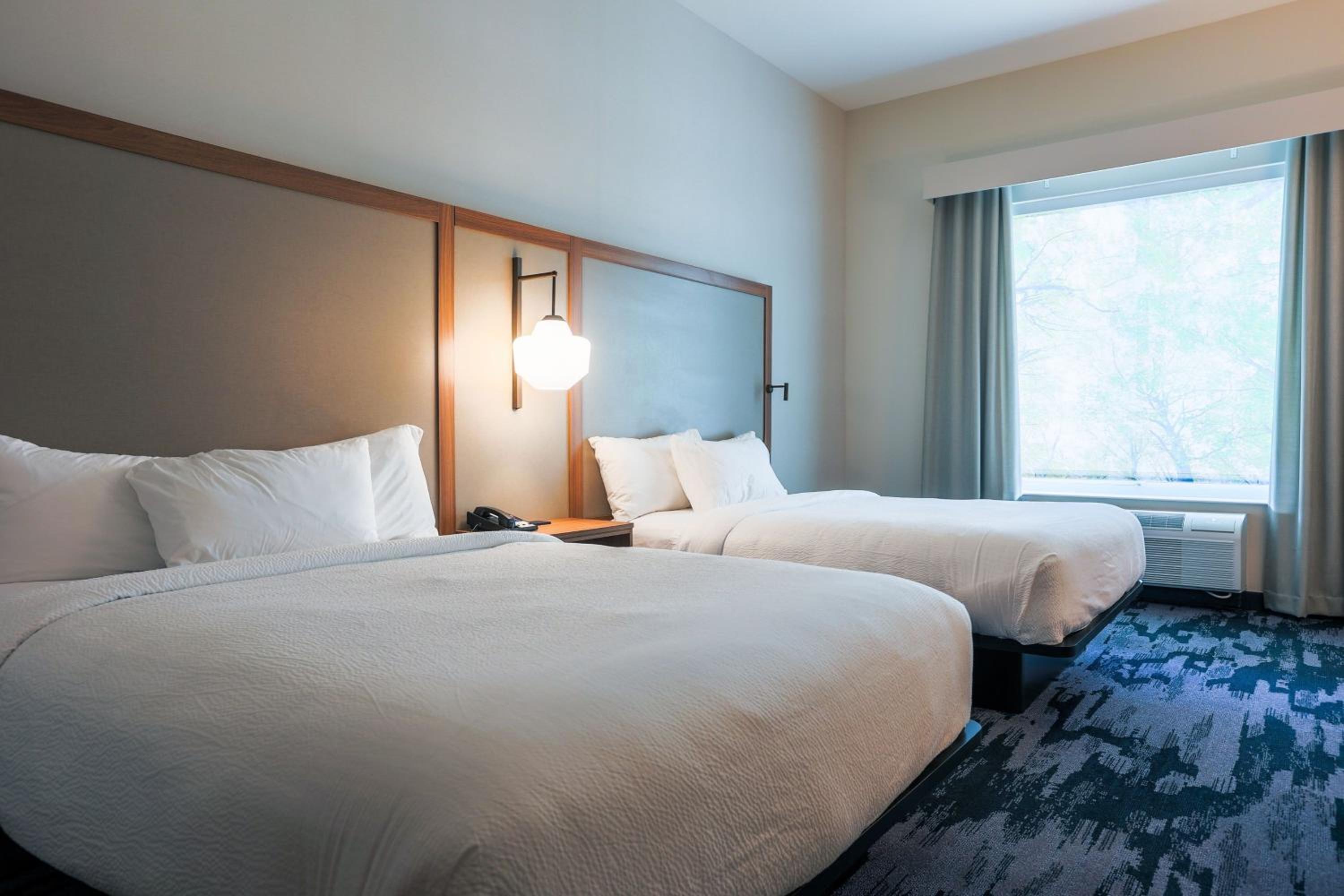 fairfield inn and suites by marriott marquette