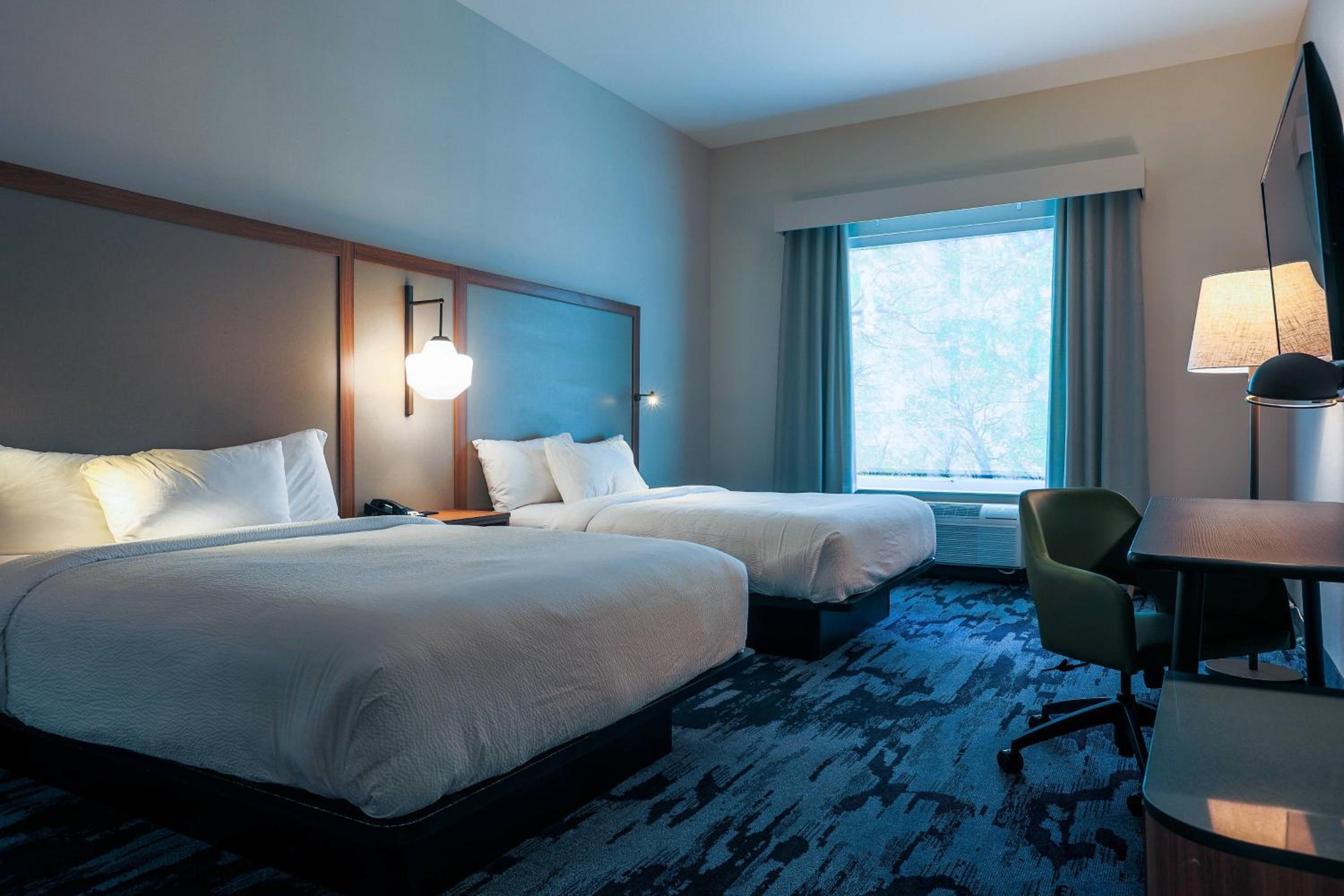 fairfield inn and suites by marriott marquette