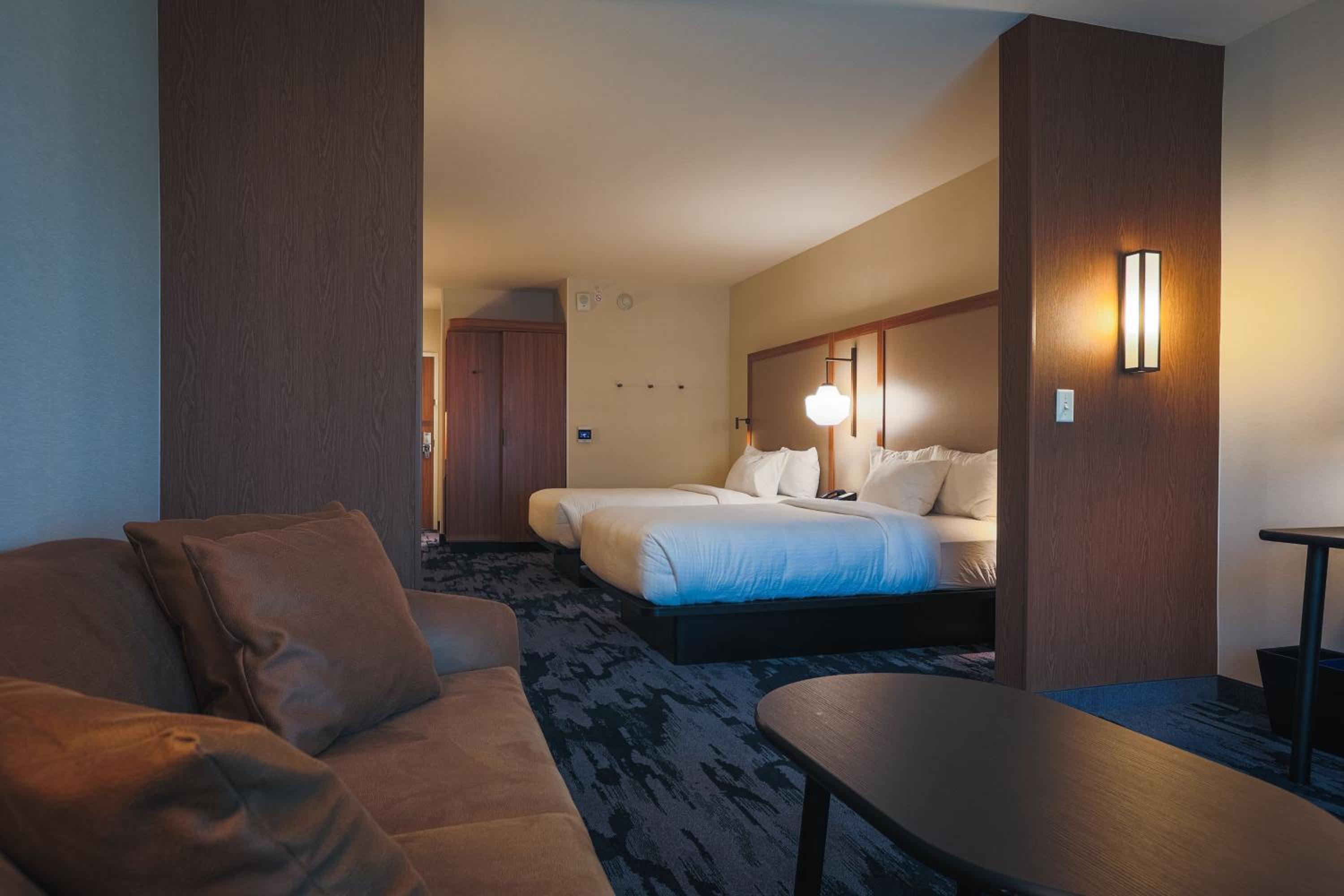 fairfield inn and suites by marriott marquette