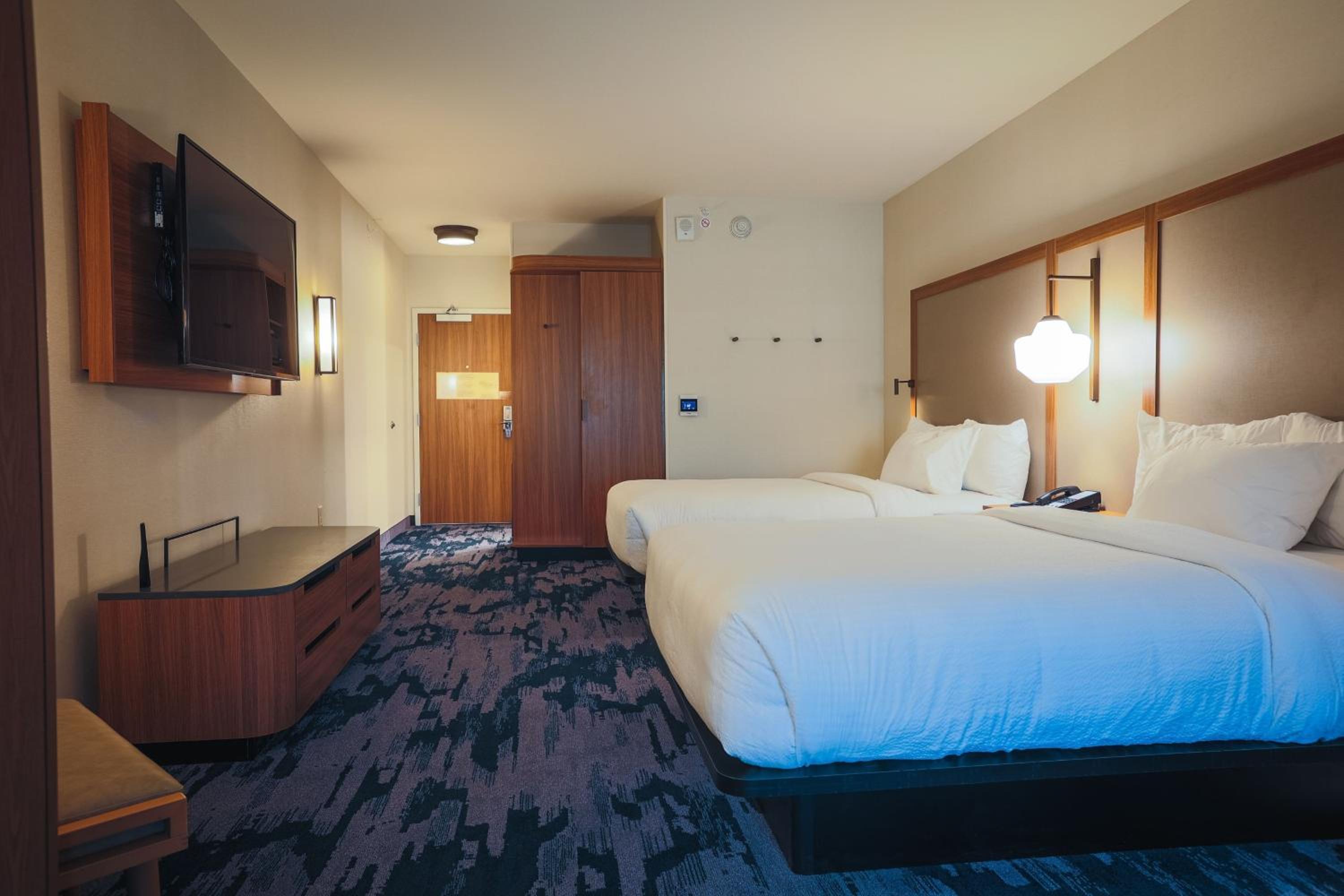 fairfield inn and suites by marriott marquette