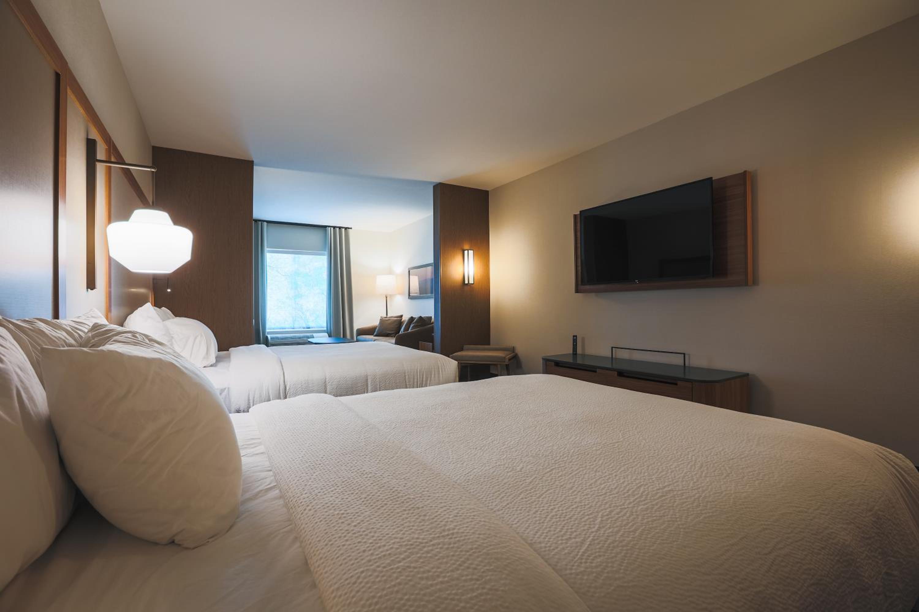 fairfield inn and suites by marriott marquette