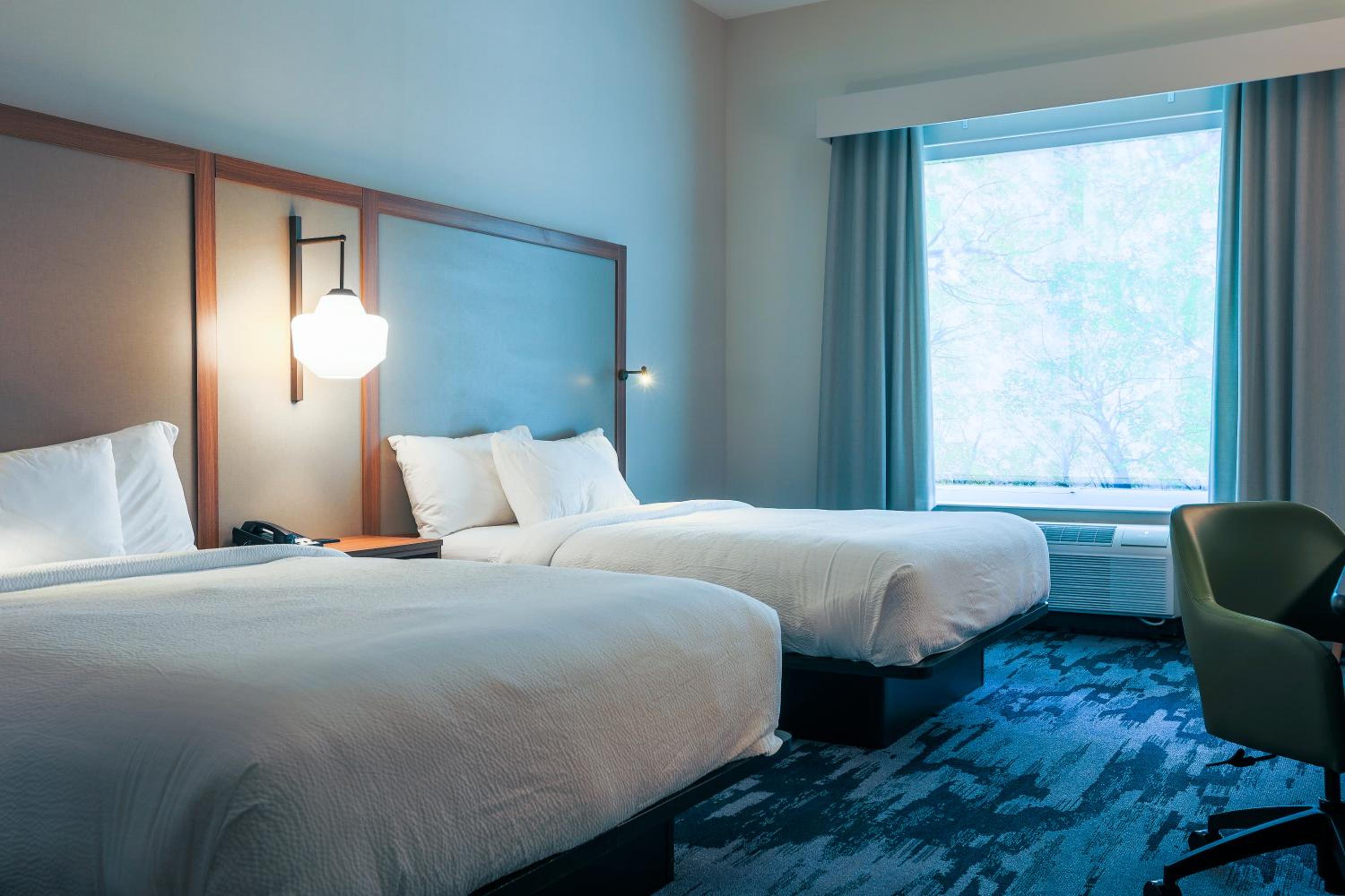 fairfield inn and suites by marriott marquette