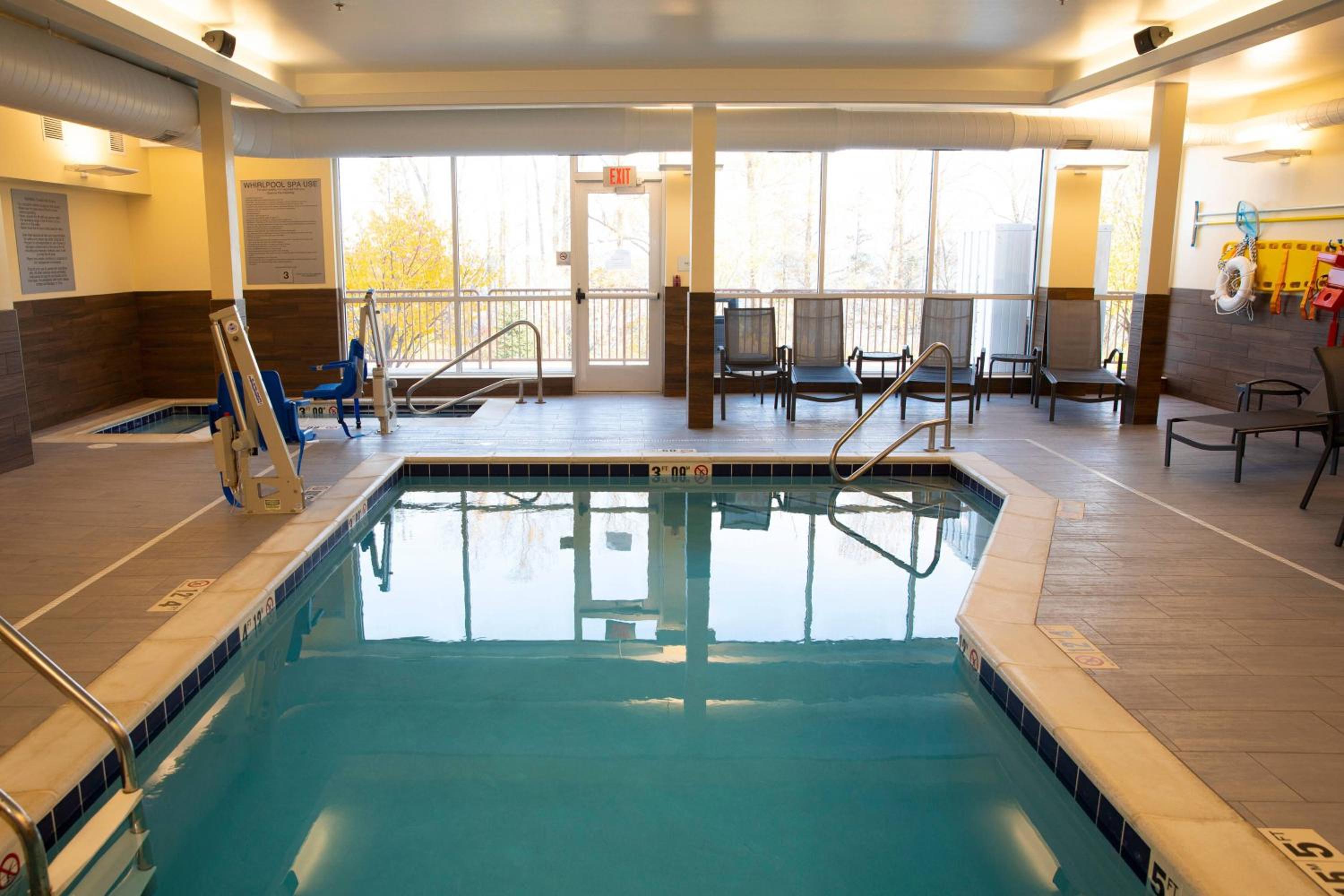 fairfield inn and suites by marriott marquette