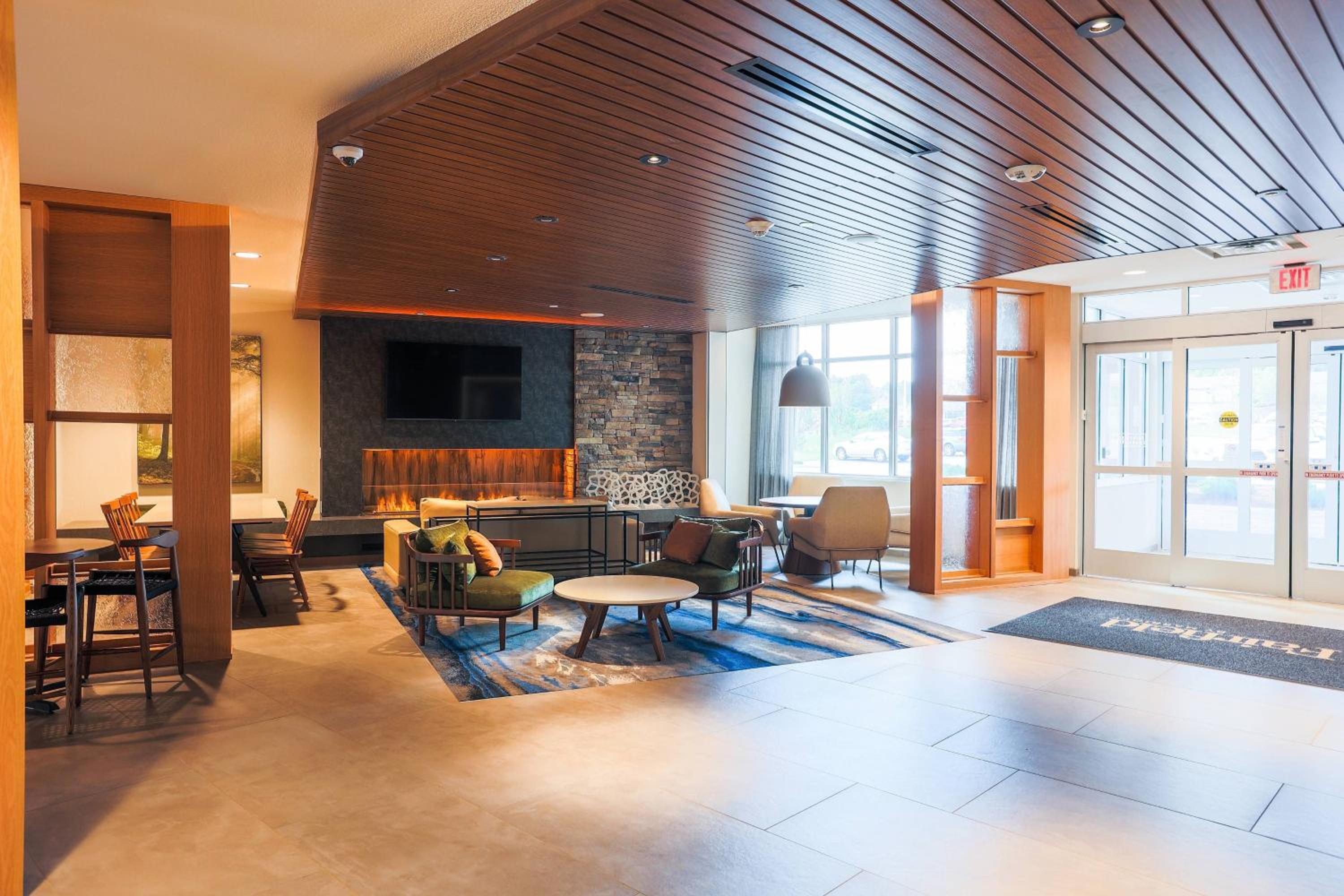 fairfield inn and suites by marriott marquette