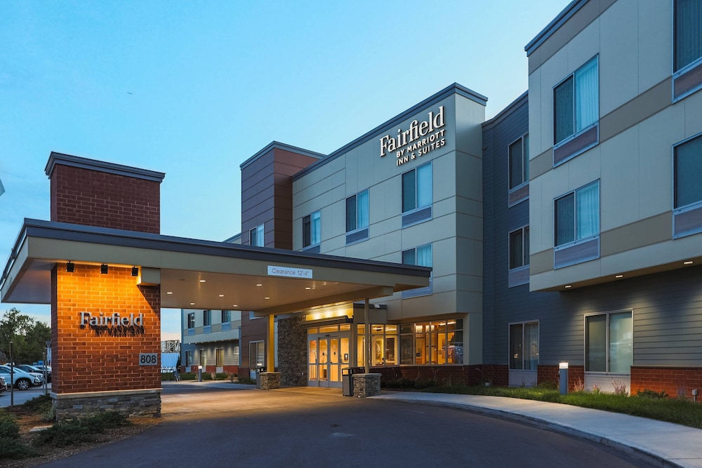 fairfield inn and suites by marriott marquette