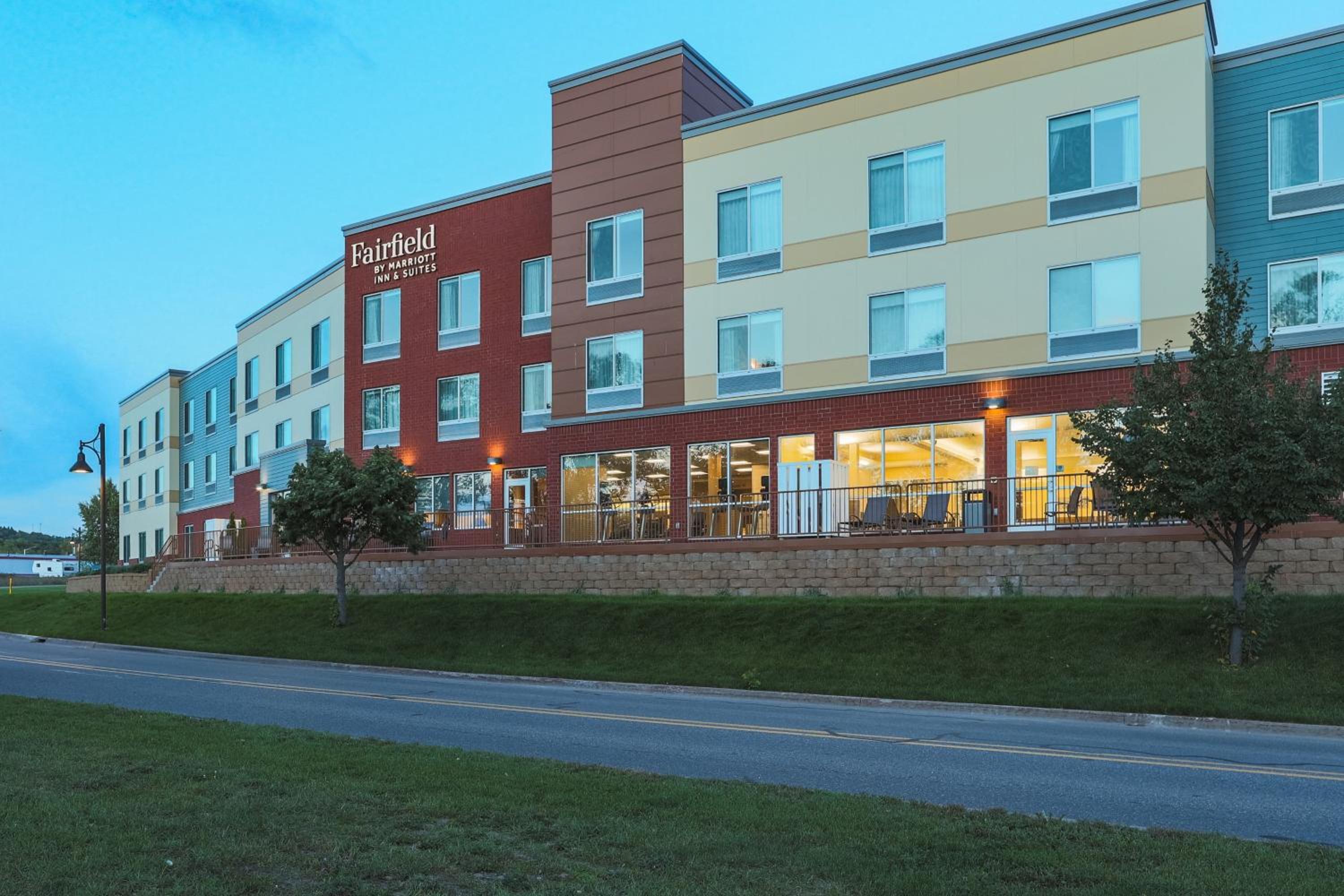 fairfield inn and suites by marriott marquette