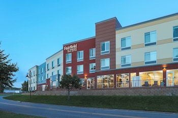 fairfield inn and suites by marriott marquette