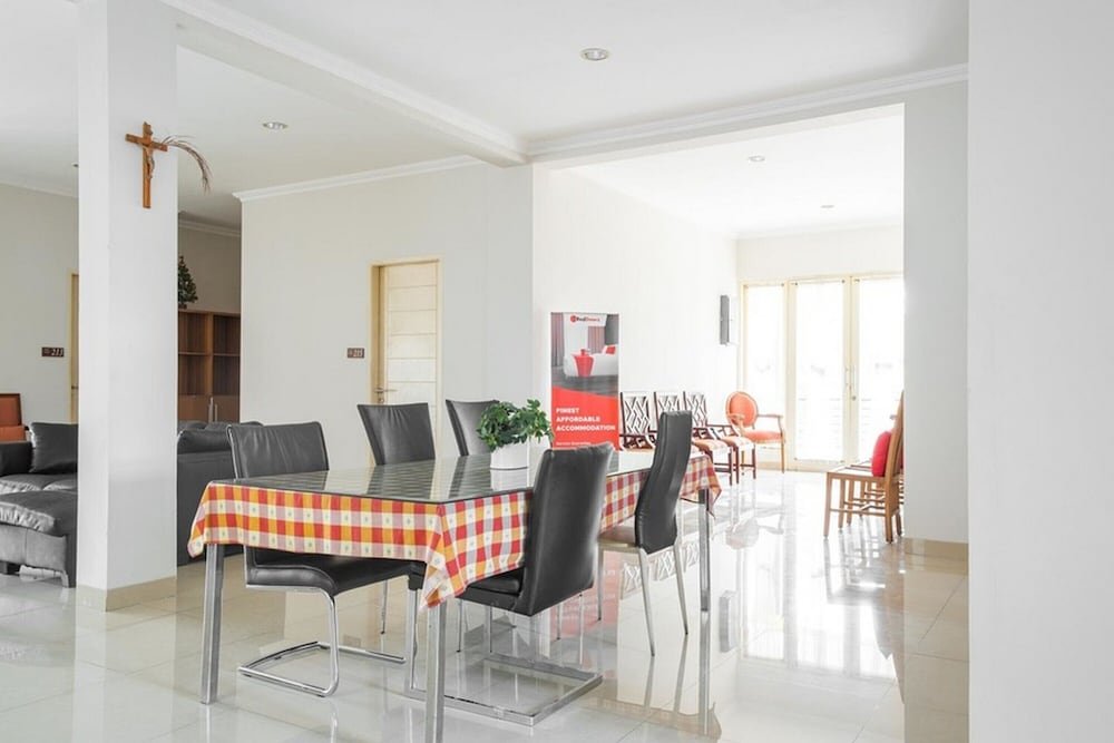 reddoorz near siloam karawaci 3