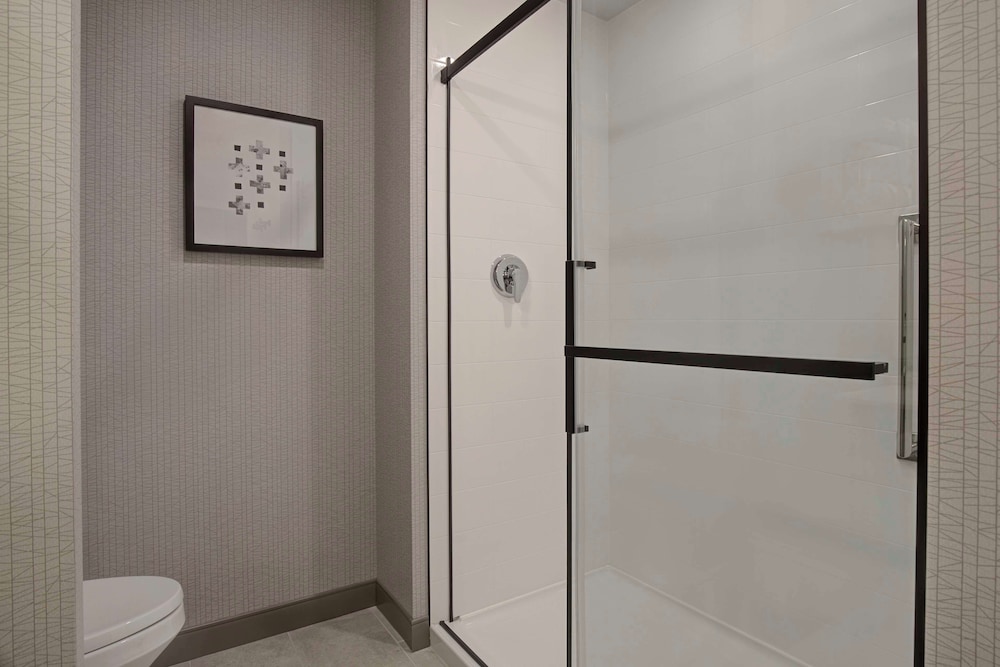 hampton inn by hilton montreal downtown