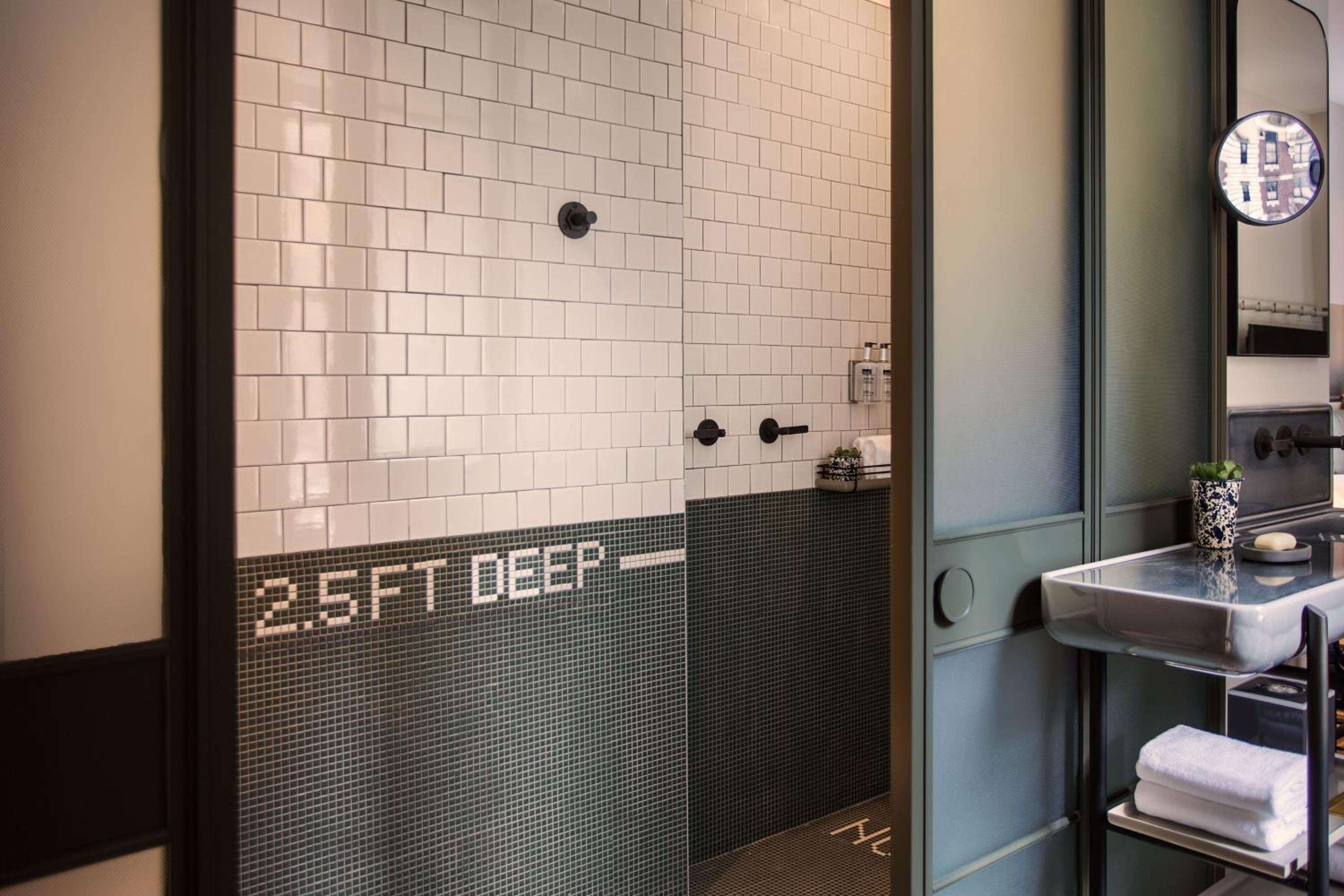 hampton inn by hilton montreal downtown