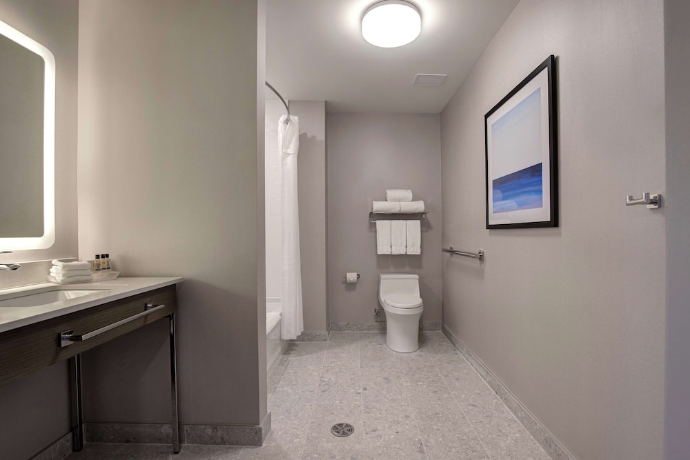hampton inn by hilton montreal downtown