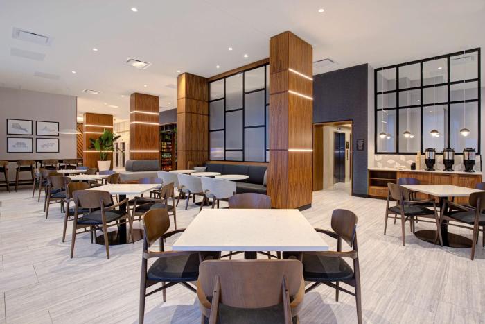 hampton inn by hilton montreal downtown