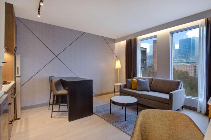 hampton inn by hilton montreal downtown