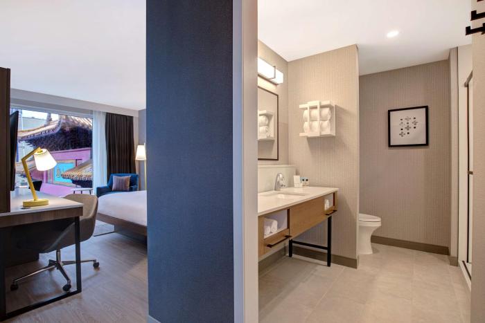 hampton inn by hilton montreal downtown