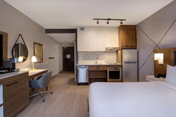 hampton inn by hilton montreal downtown