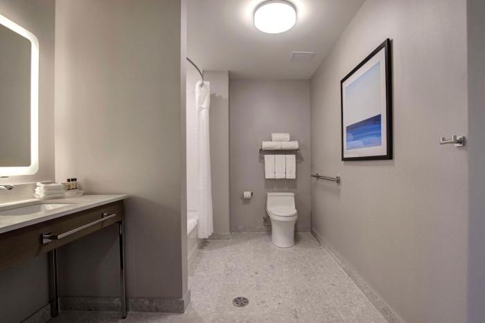 hampton inn by hilton montreal downtown