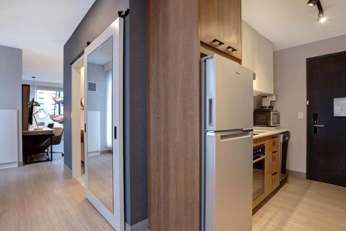 hampton inn by hilton montreal downtown