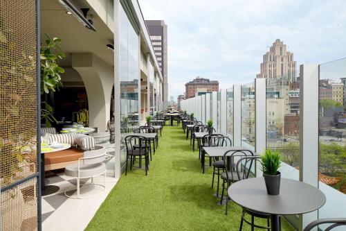 hampton inn by hilton montreal downtown