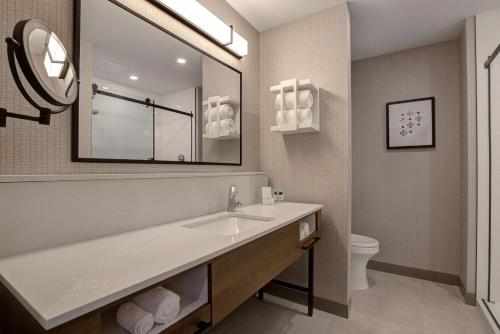 hampton inn by hilton montreal downtown