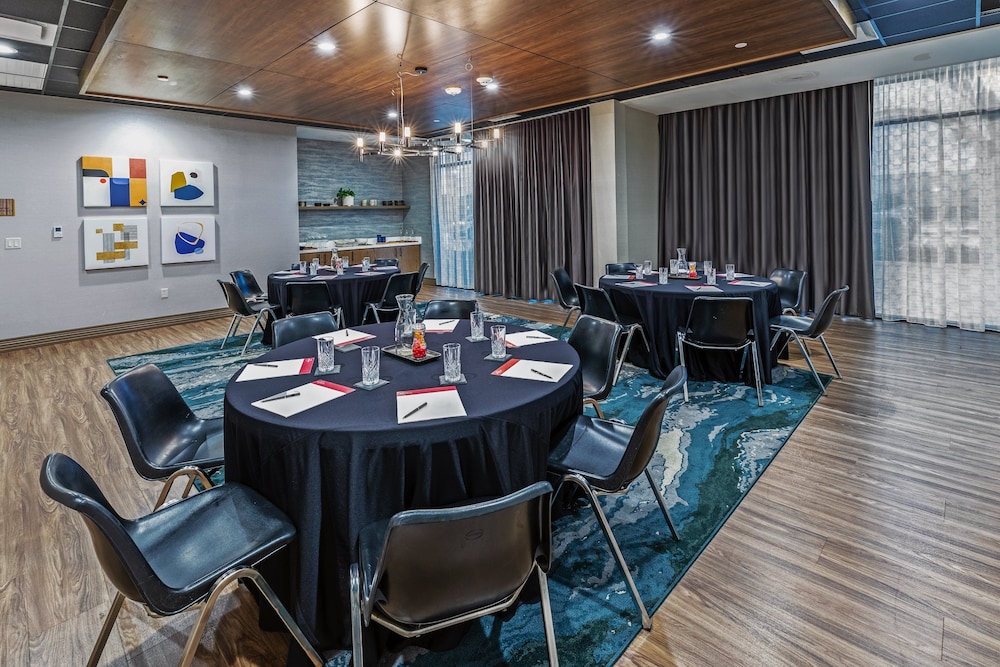 hotel indigo spring woodlands area an ihg hotel