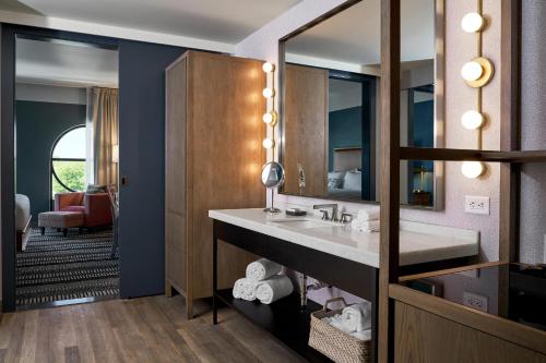 the memphian a tribute portfolio hotel