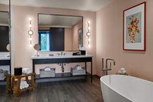 the memphian a tribute portfolio hotel