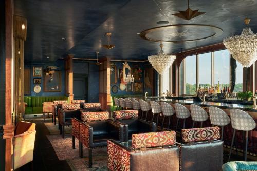 the memphian a tribute portfolio hotel