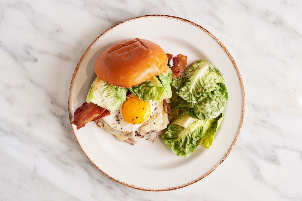 the memphian a tribute portfolio hotel