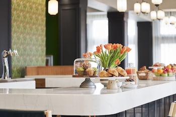 the memphian a tribute portfolio hotel