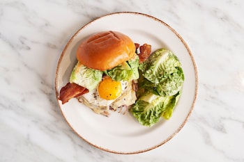 the memphian a tribute portfolio hotel