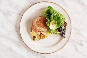 the memphian a tribute portfolio hotel