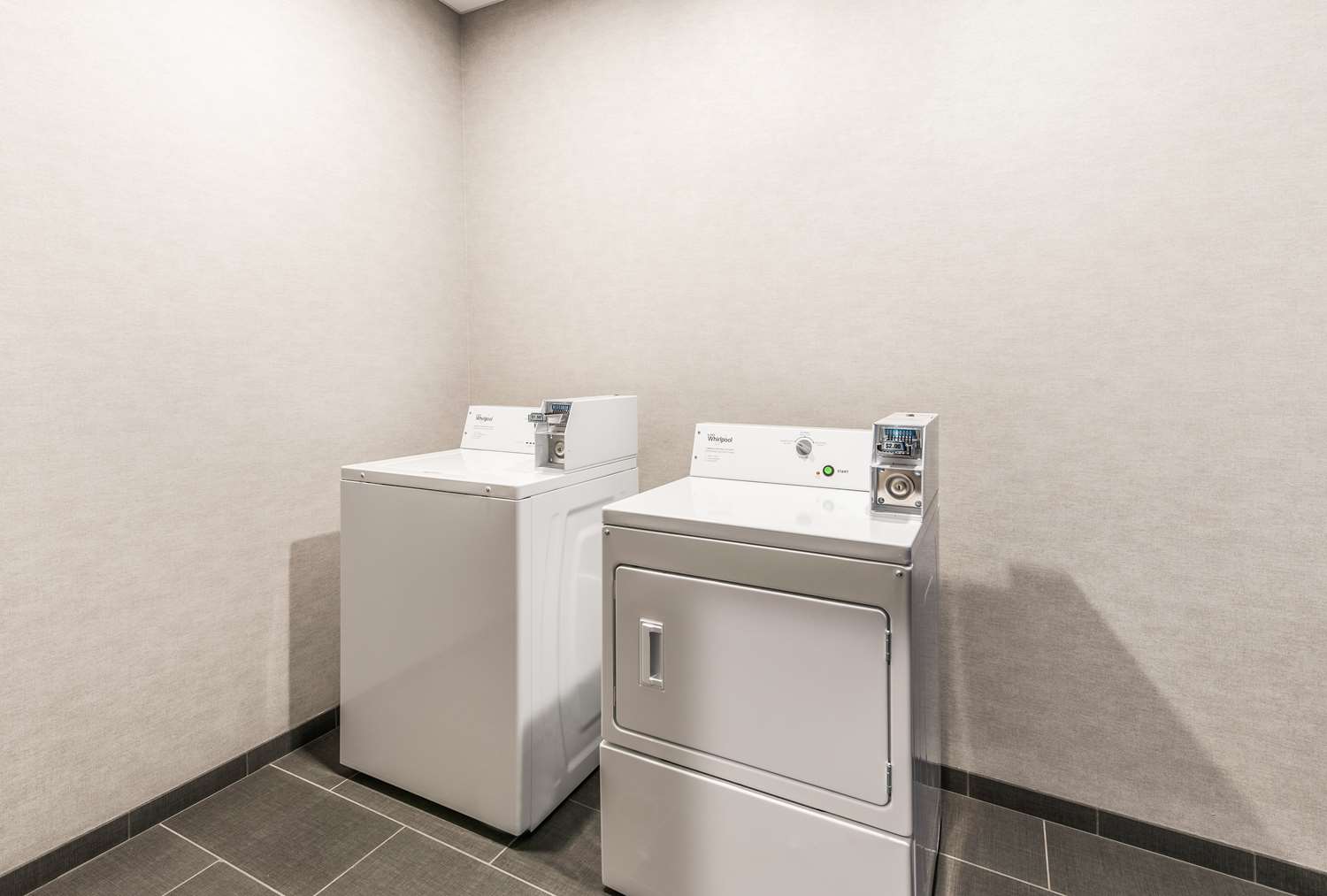 hampton inn and suites benton harbor