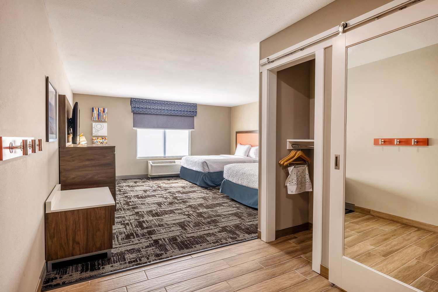 hampton inn and suites benton harbor