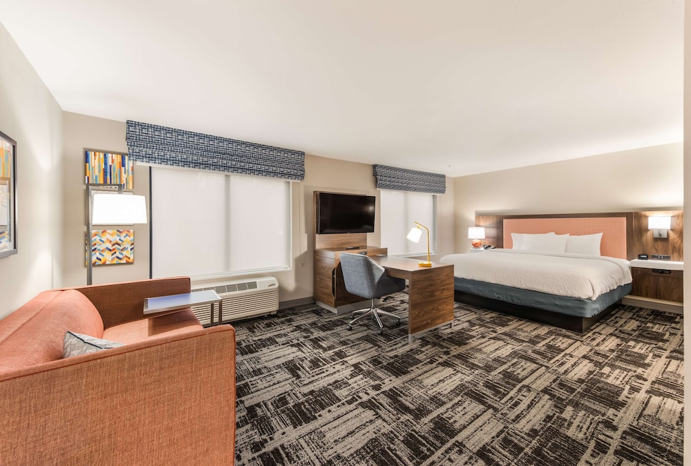 hampton inn and suites benton harbor