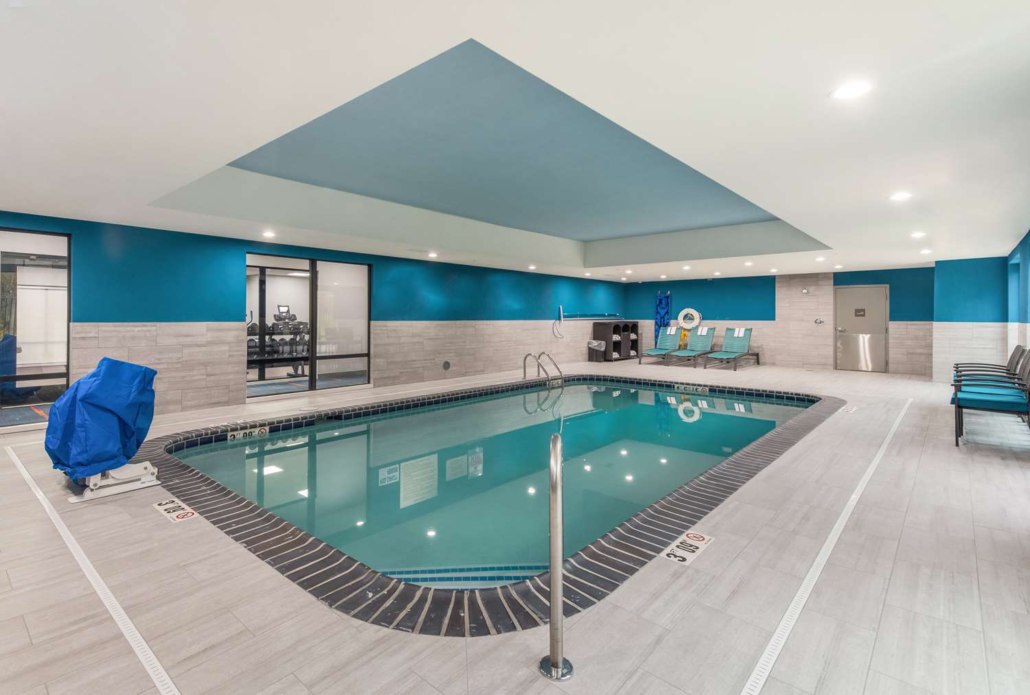 hampton inn and suites benton harbor