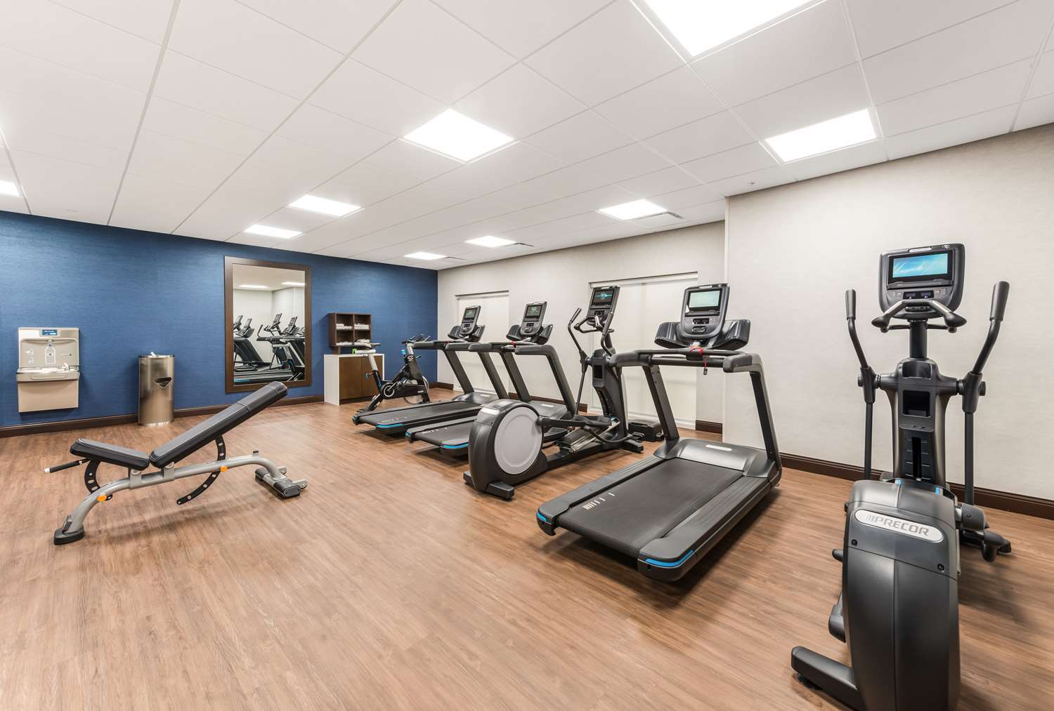 hampton inn and suites benton harbor