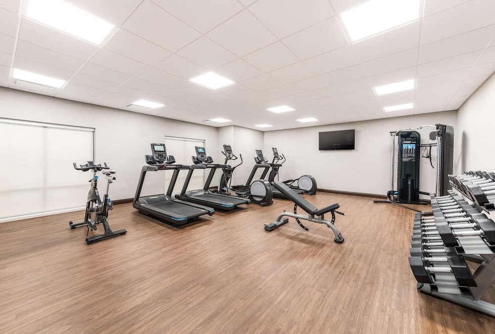 hampton inn and suites benton harbor