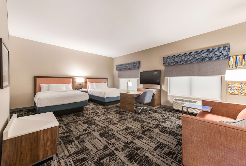 hampton inn and suites benton harbor