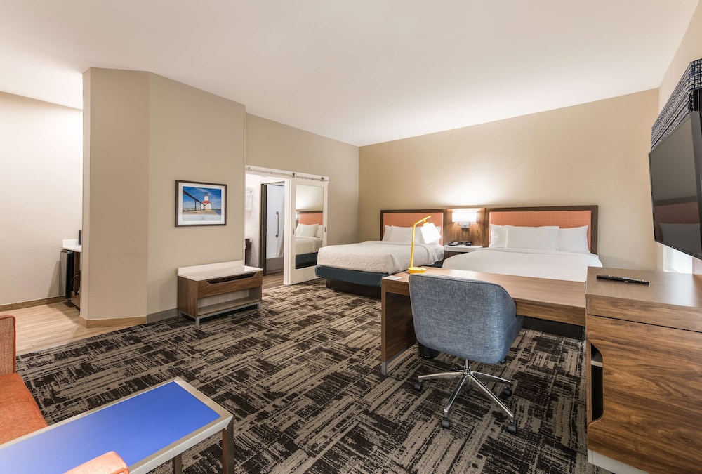 hampton inn and suites benton harbor