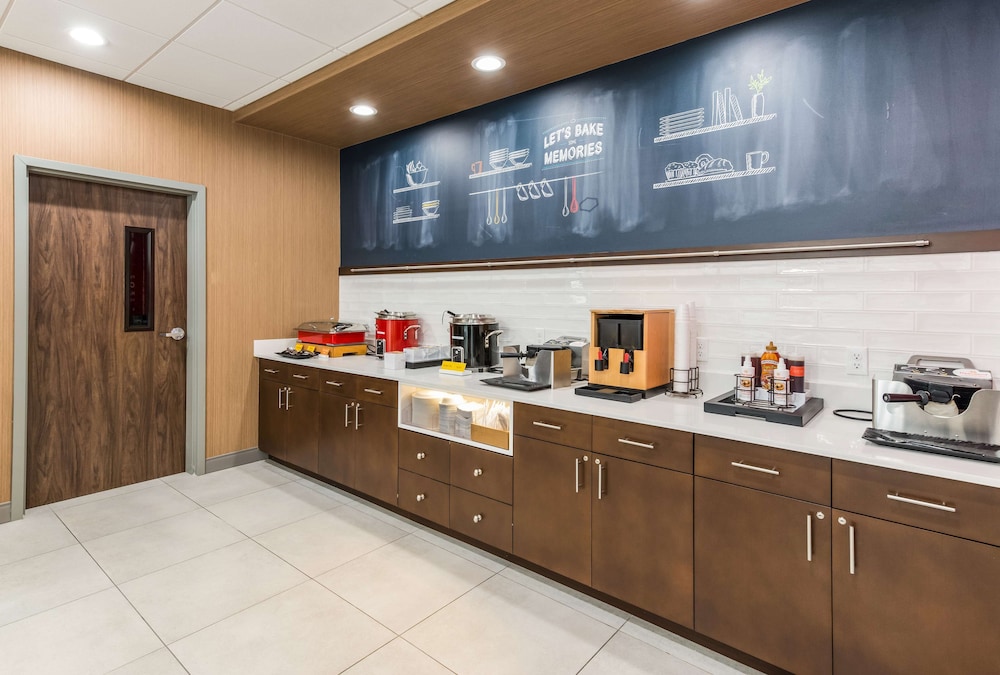 hampton inn and suites benton harbor