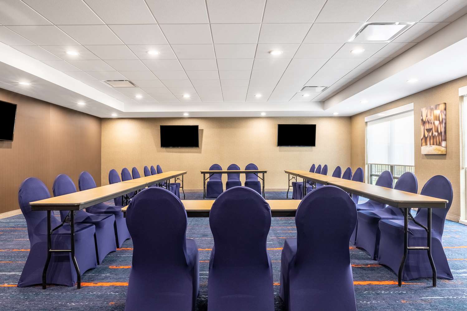 hampton inn and suites benton harbor