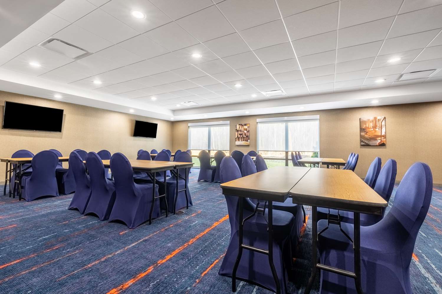 hampton inn and suites benton harbor