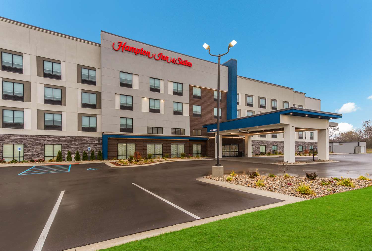 hampton inn and suites benton harbor