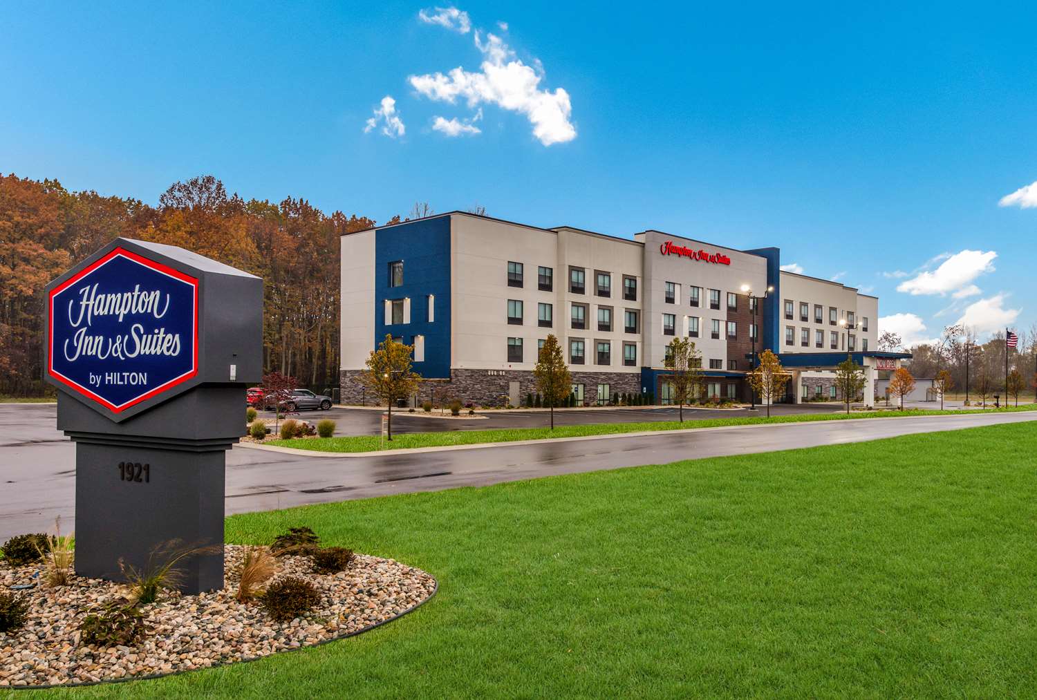 hampton inn and suites benton harbor