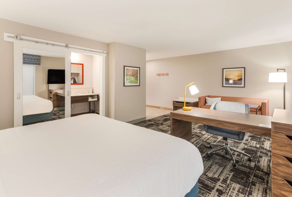 hampton inn and suites benton harbor
